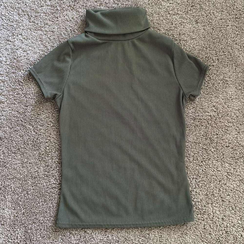 Green turtleneck short sleeve